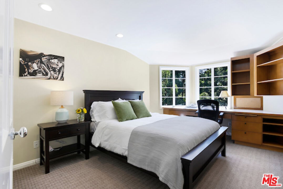 Ridge Oasis