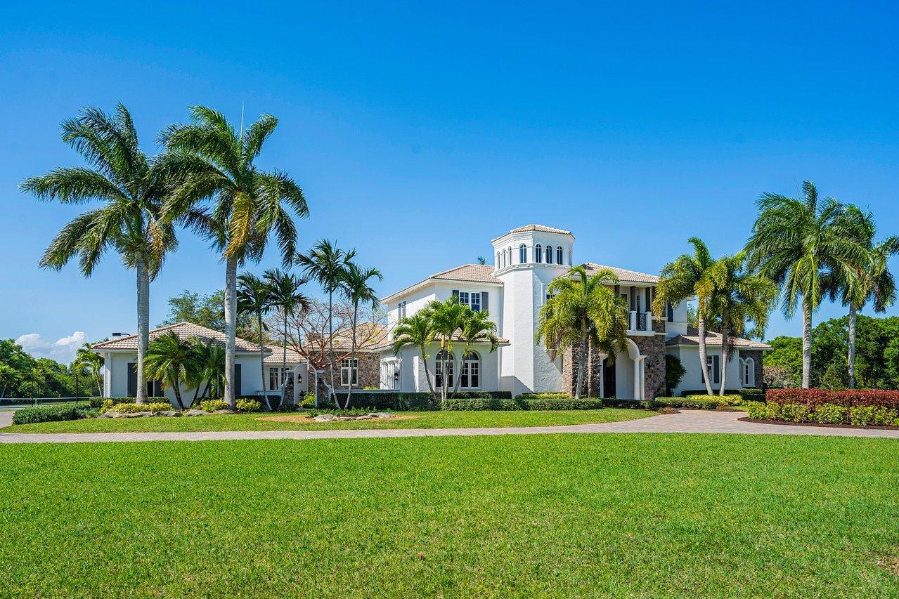 10249 El Paraiso Pl