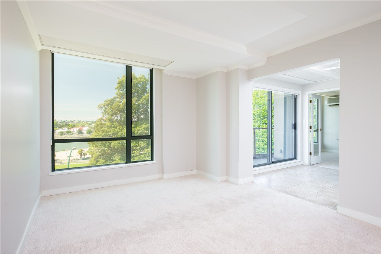 402-1233 Beach Ave