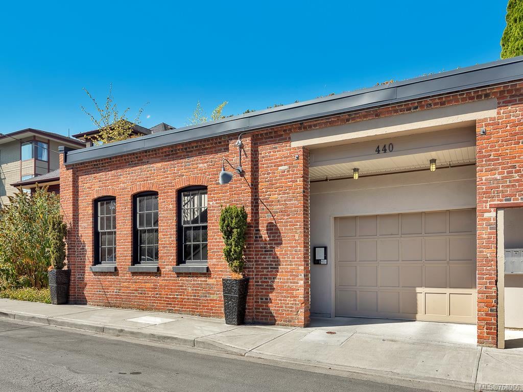 8-440 Parry St