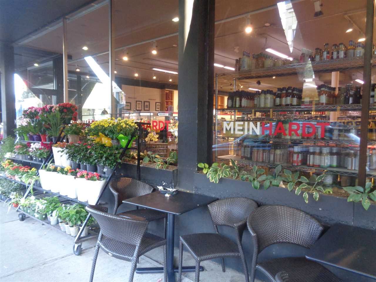 105-1551 W 11th Ave