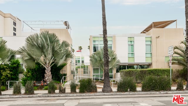125 Pacific St #1