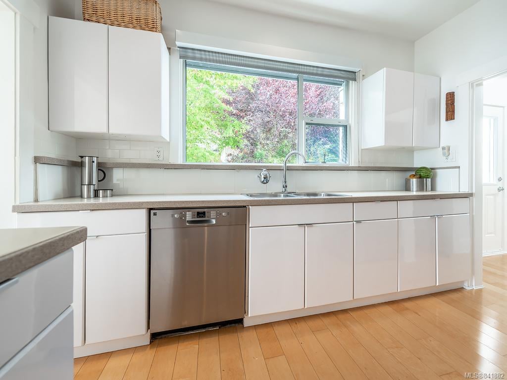 207 Beach Dr