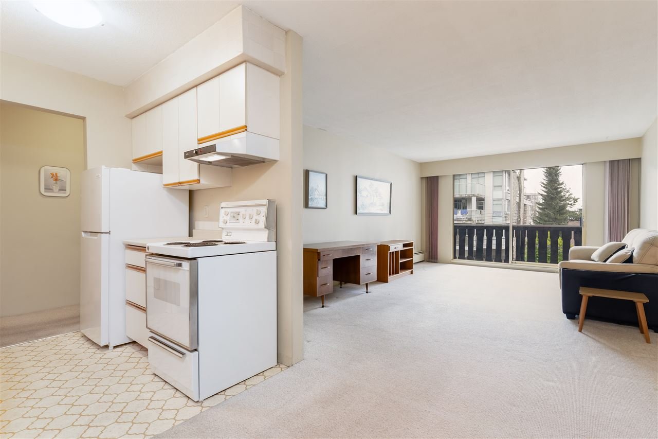 212-1345 Chesterfield Ave