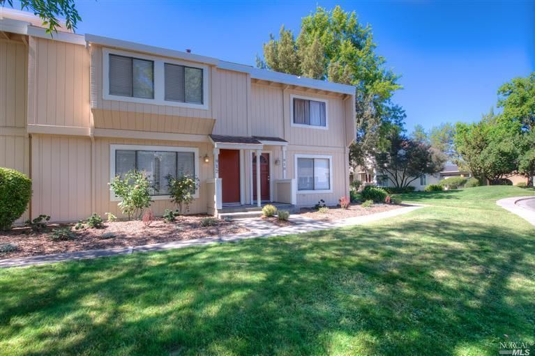912 Sunnybrae Ln