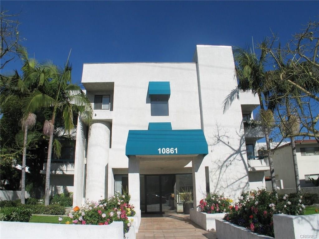 10861 Moorpark St 205 Toluca Lake CA