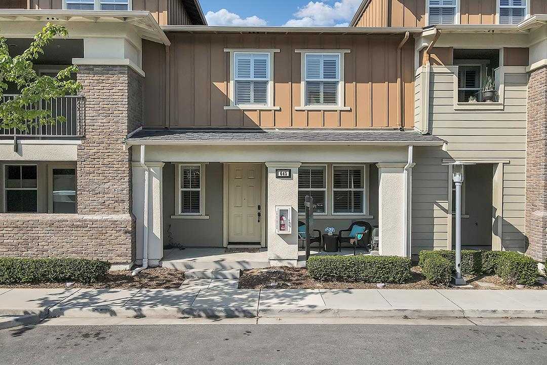 645 Fernleaf DR