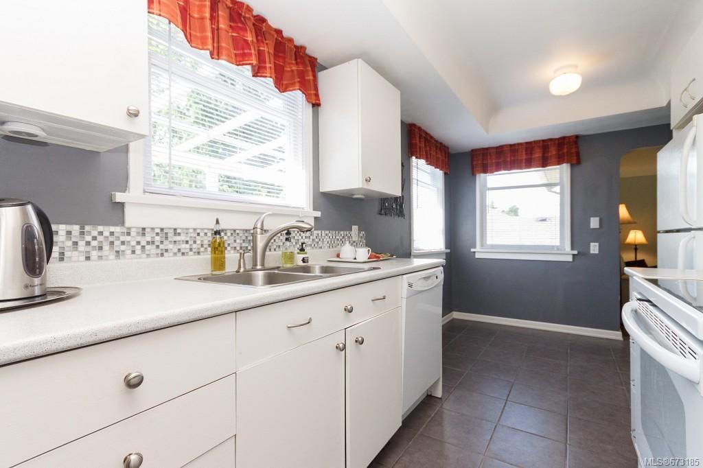 1421 Simon Rd, Saanich