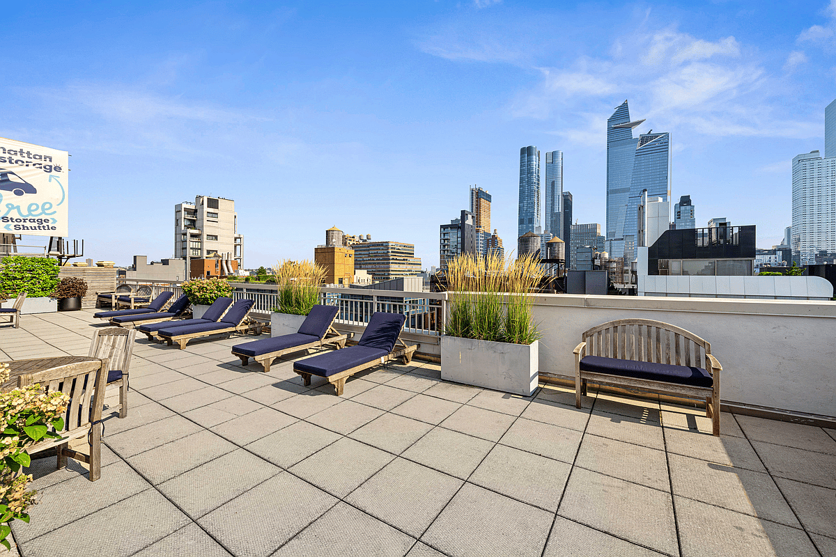 520 W 23rd St #6E