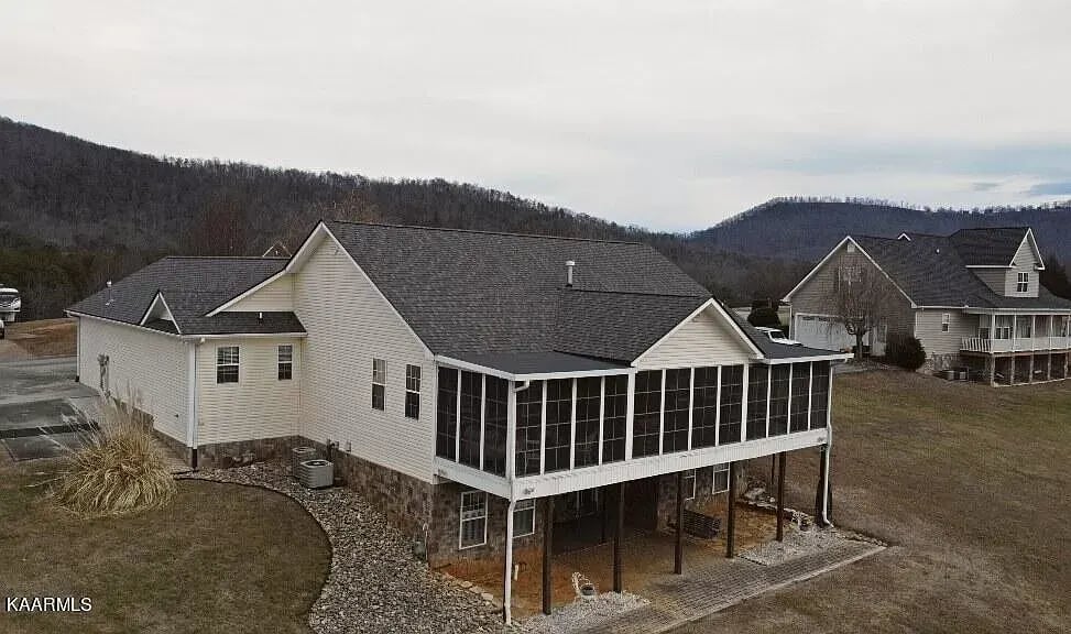 2904 English Hills Dr