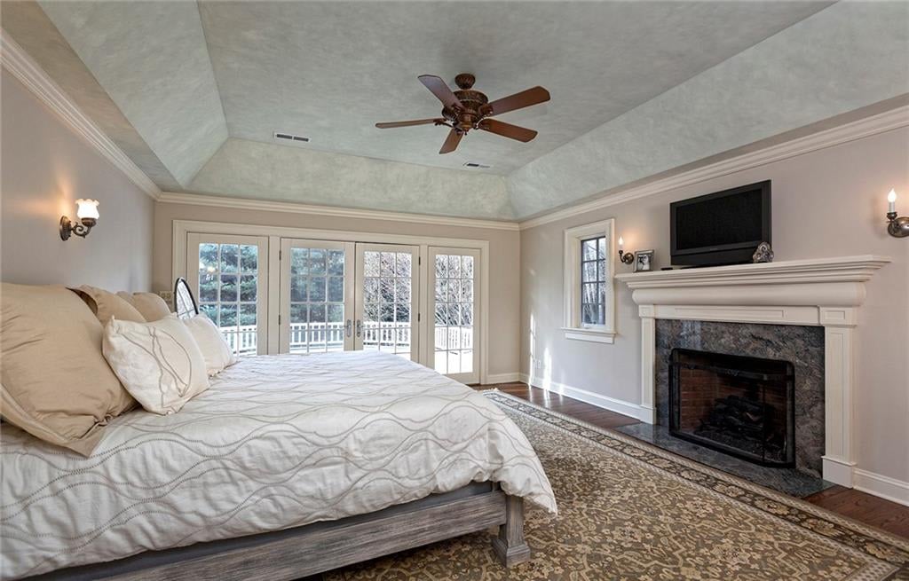 16 Twin Oak Ln