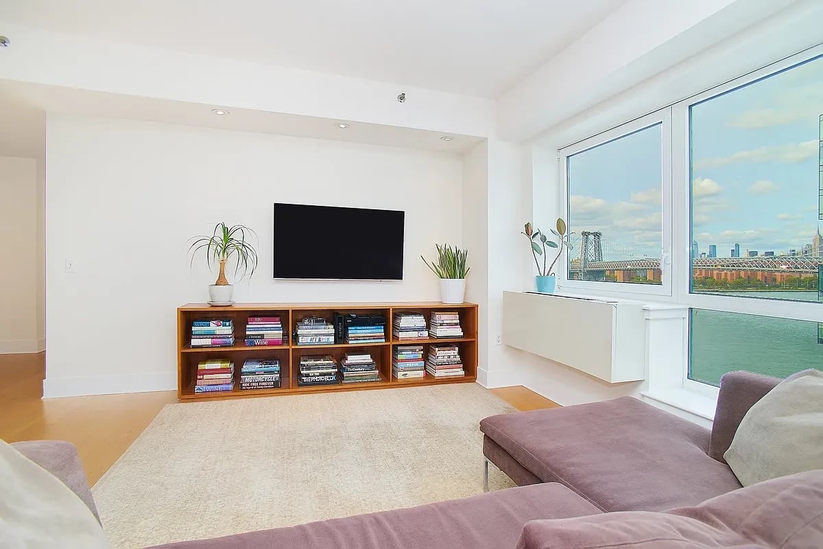 440 Kent Ave #14C