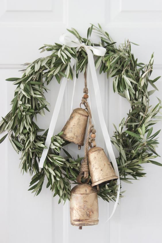 Highlight Your Home's Natural Beauty Through Holiday Decorating