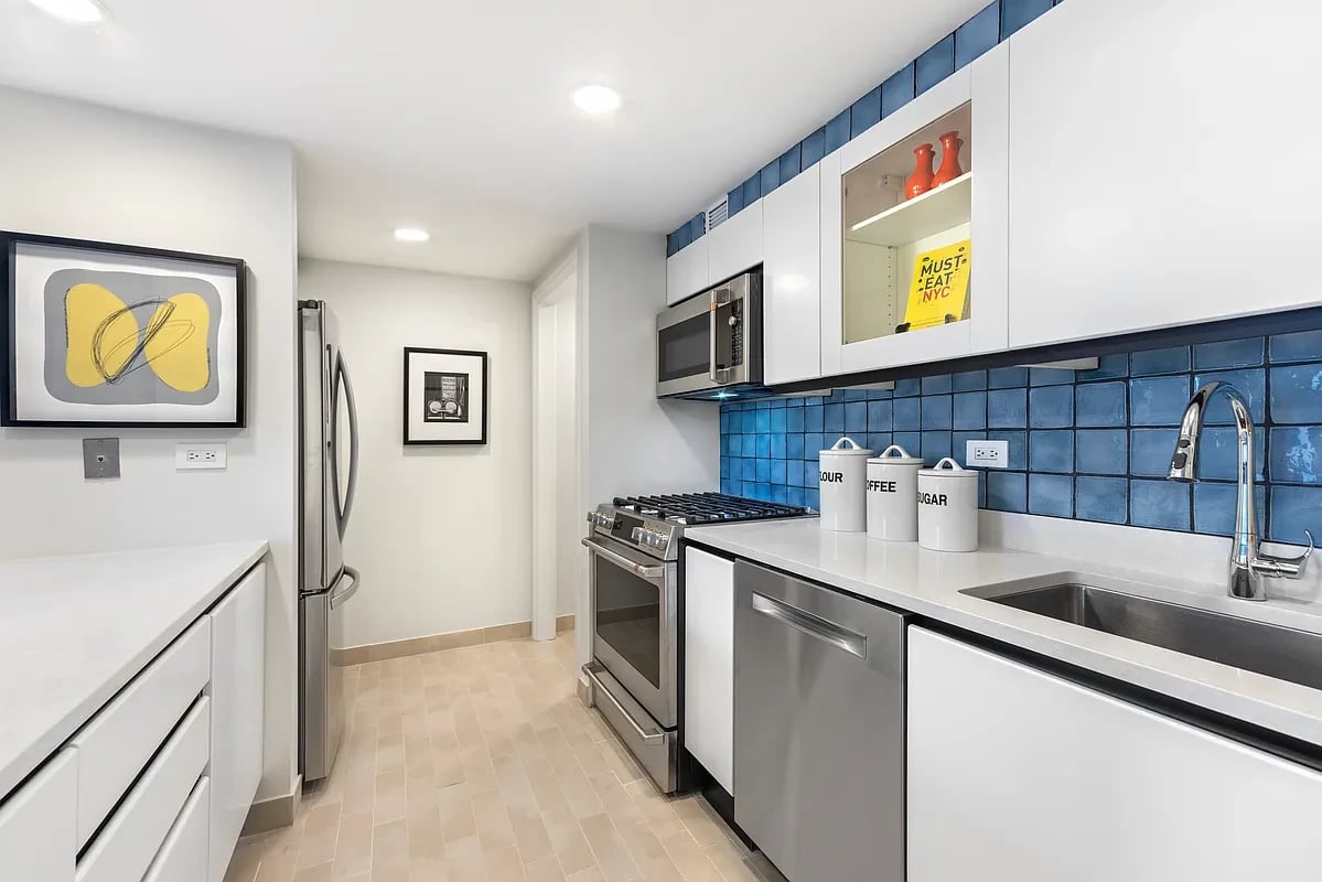 386 Columbus Ave, Unit: 3B