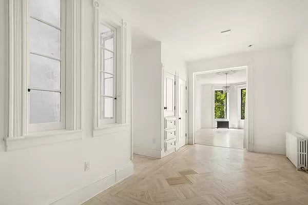 165 Monroe Street Unit: 2