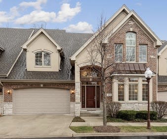 431 SKIPPING STONE LN