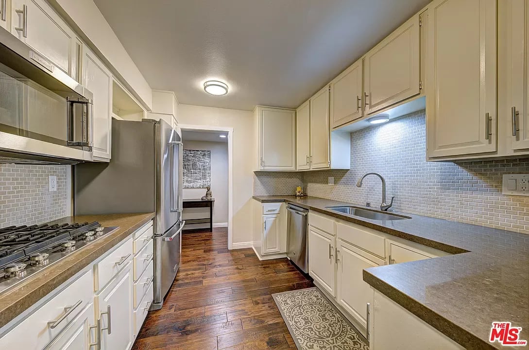 1888 Greenfield Ave #202