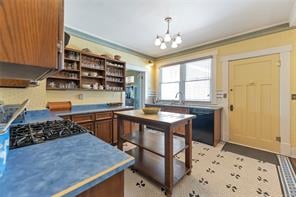 1636 Hollywood Cres