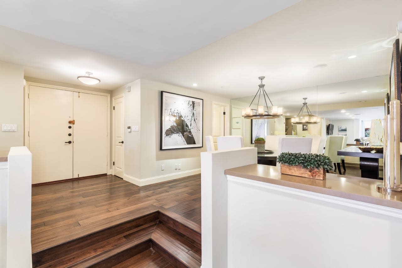 137 S Palm Drive #406