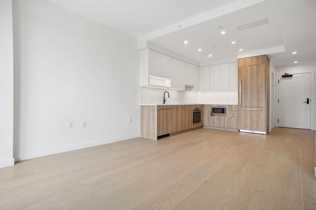 8398 Oak Street 208, Vancouver