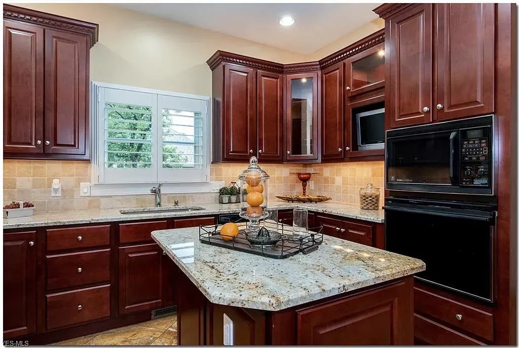 7 Shoreby Dr