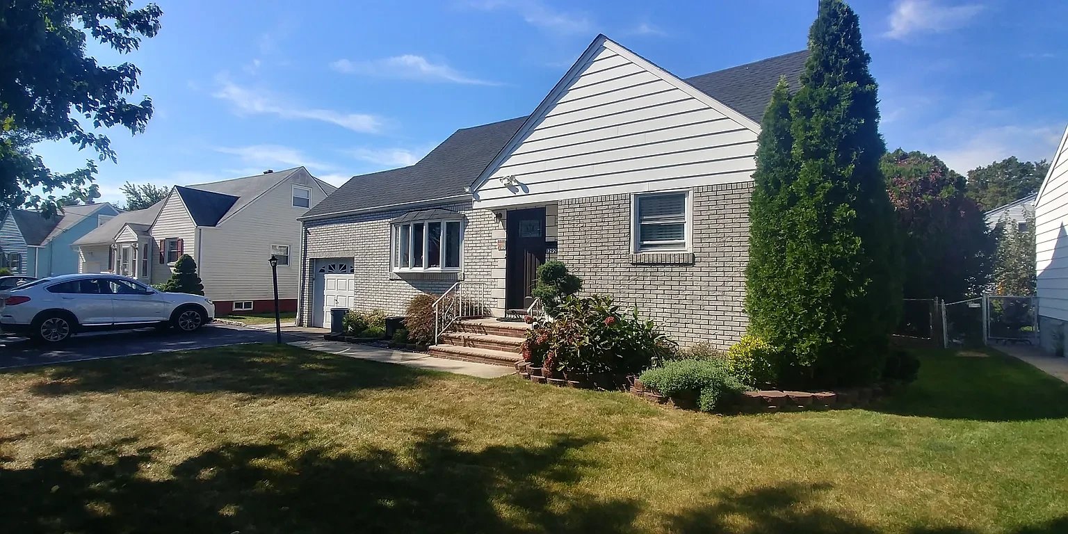 1292 Amherst Ave