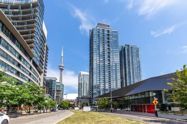 15 Fort York Blvd #1712