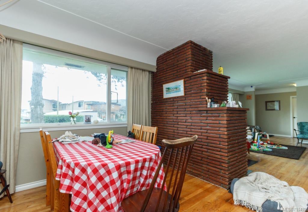 3922 Cadboro Bay Rd, Saanich