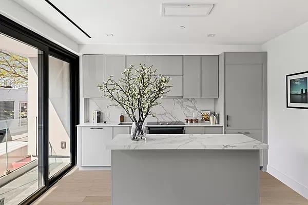153 Green Street Unit: 3A
