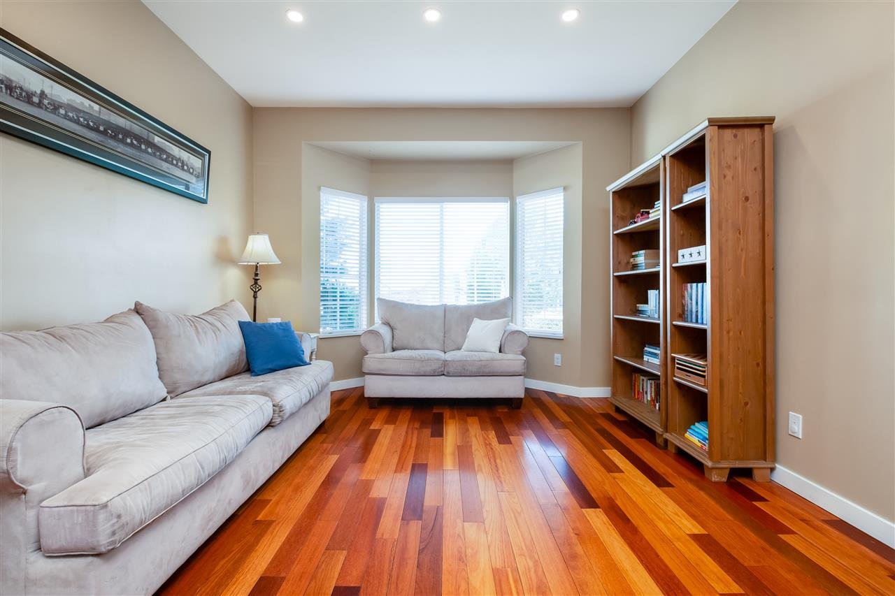 21588 95 Ave
