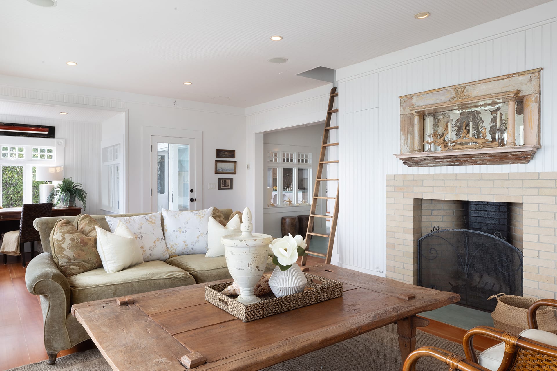 Luxurious Oceanfront Living - 106 Livermore Avenue