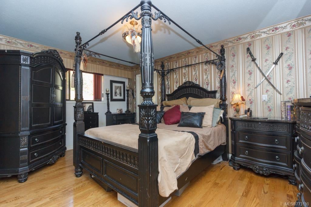 1222 Crown Cres