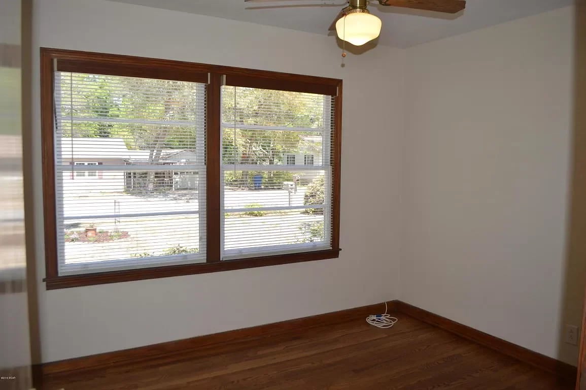 1017 W 12TH Court