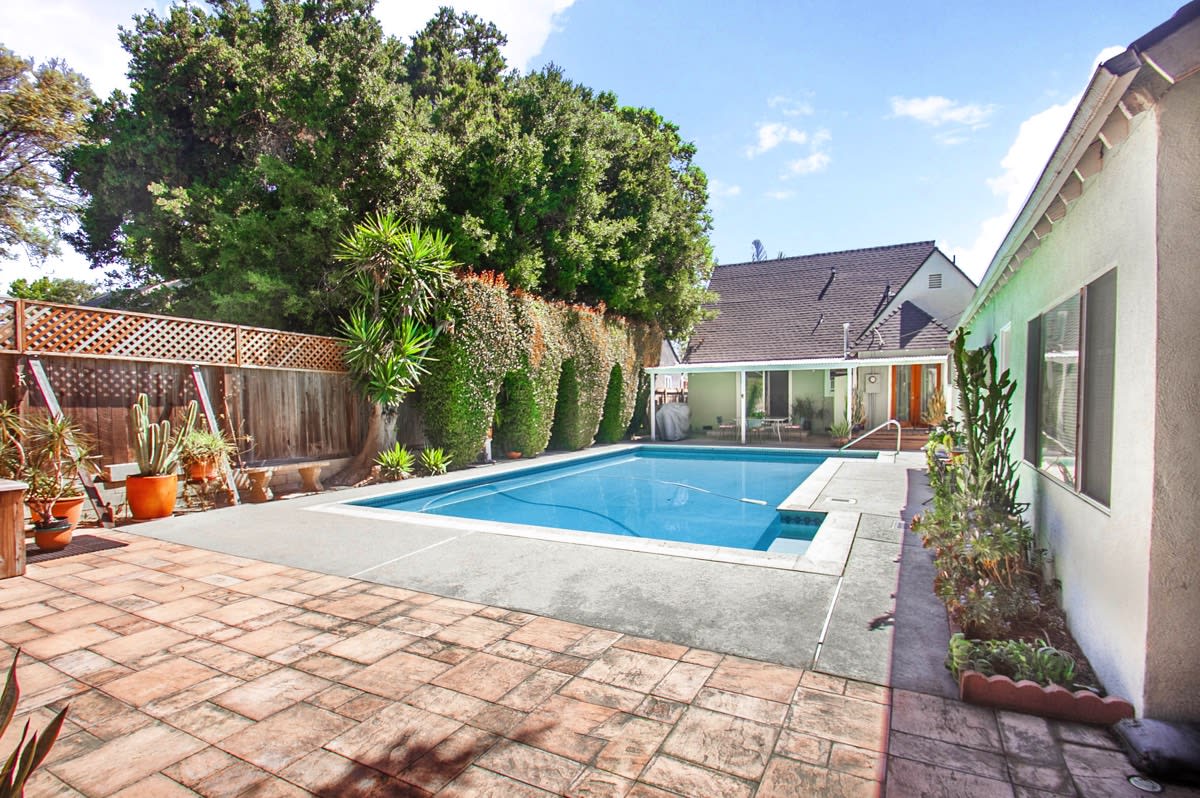4711 Cartwright Ave Toluca Lake, CA