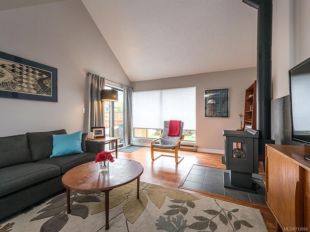 2306 Fernwood Rd, Victoria