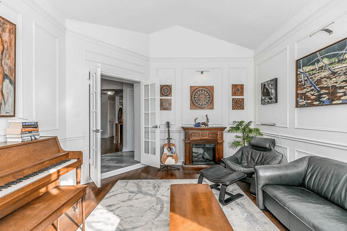 318 W Kennedy St NE