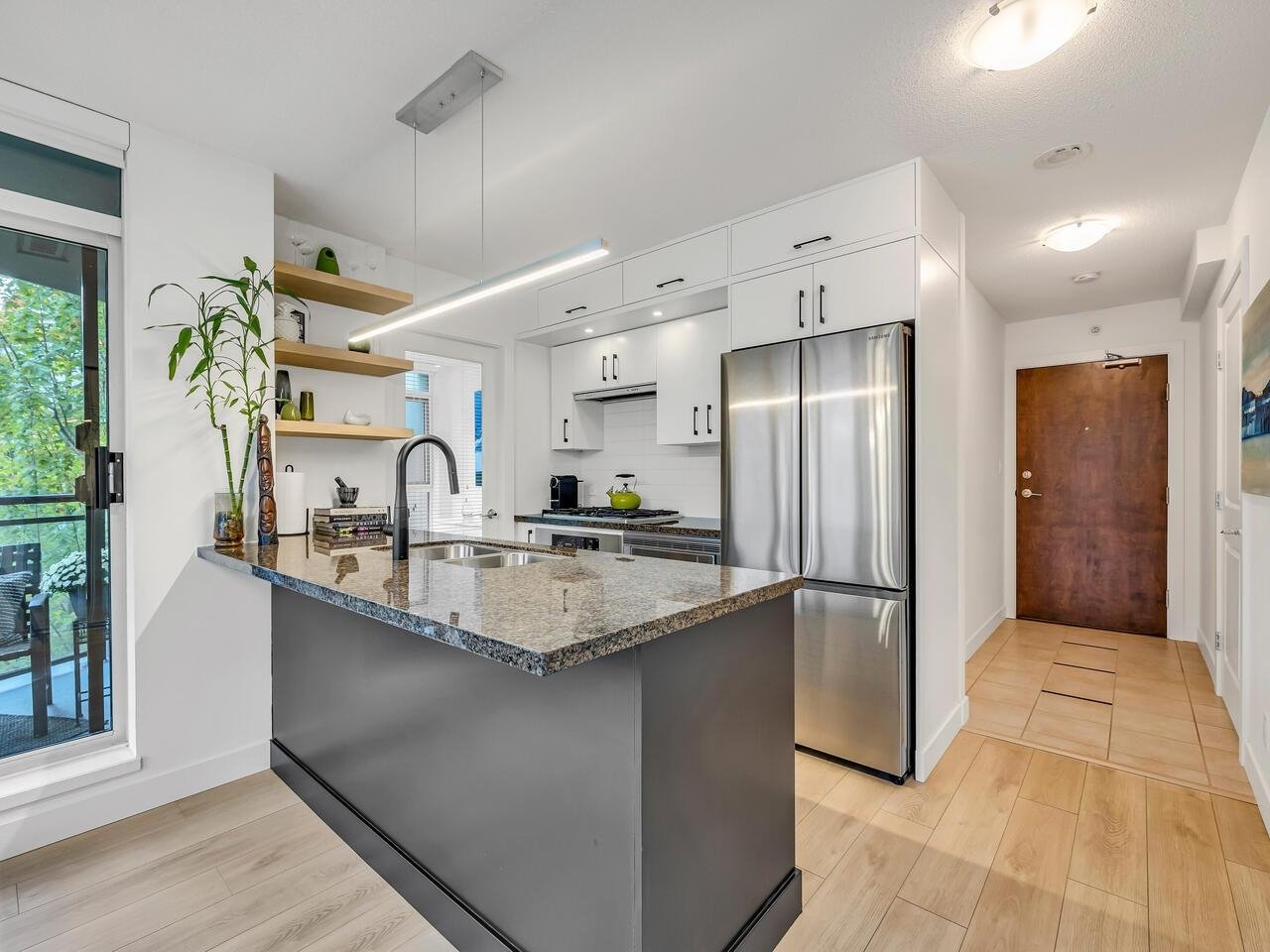301-1650 W 7th Ave