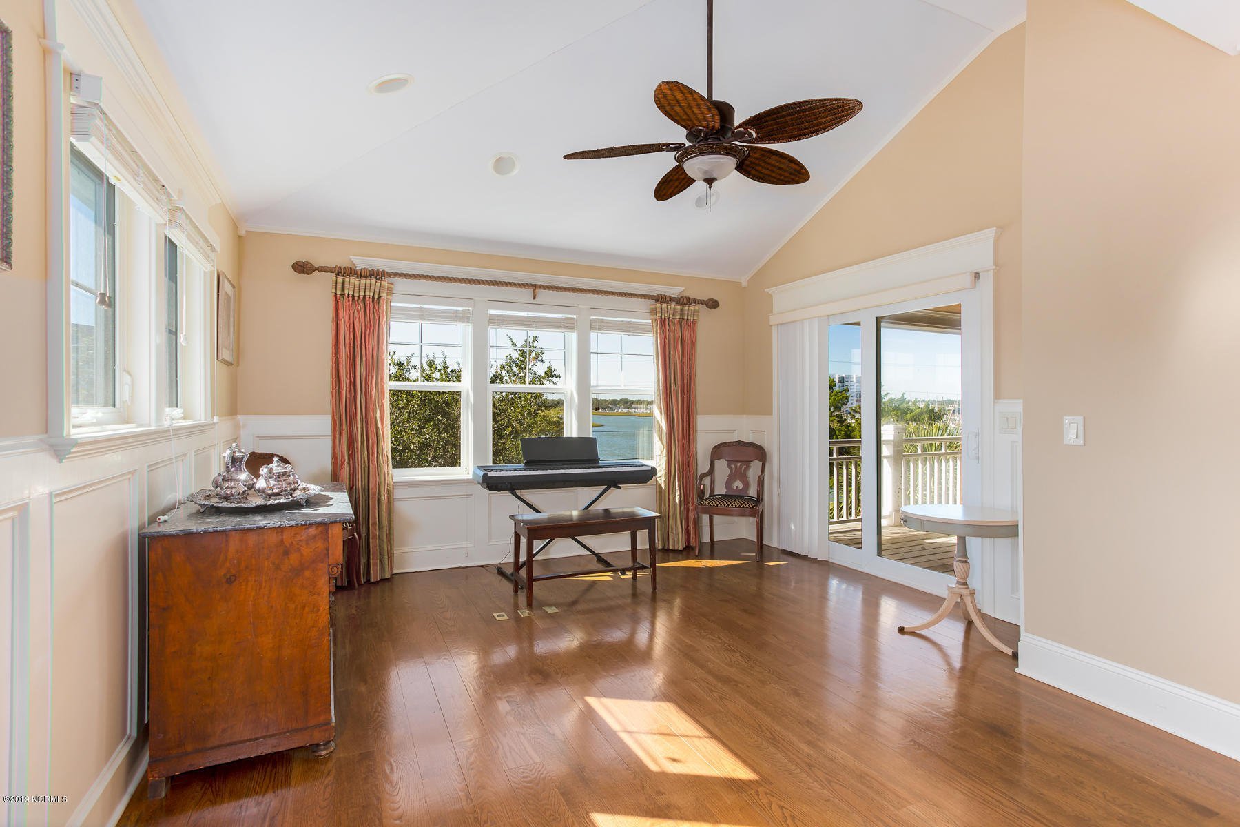103 Island Dr