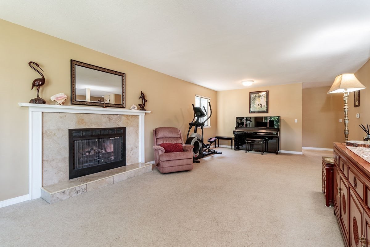 2568 Harrier Dr