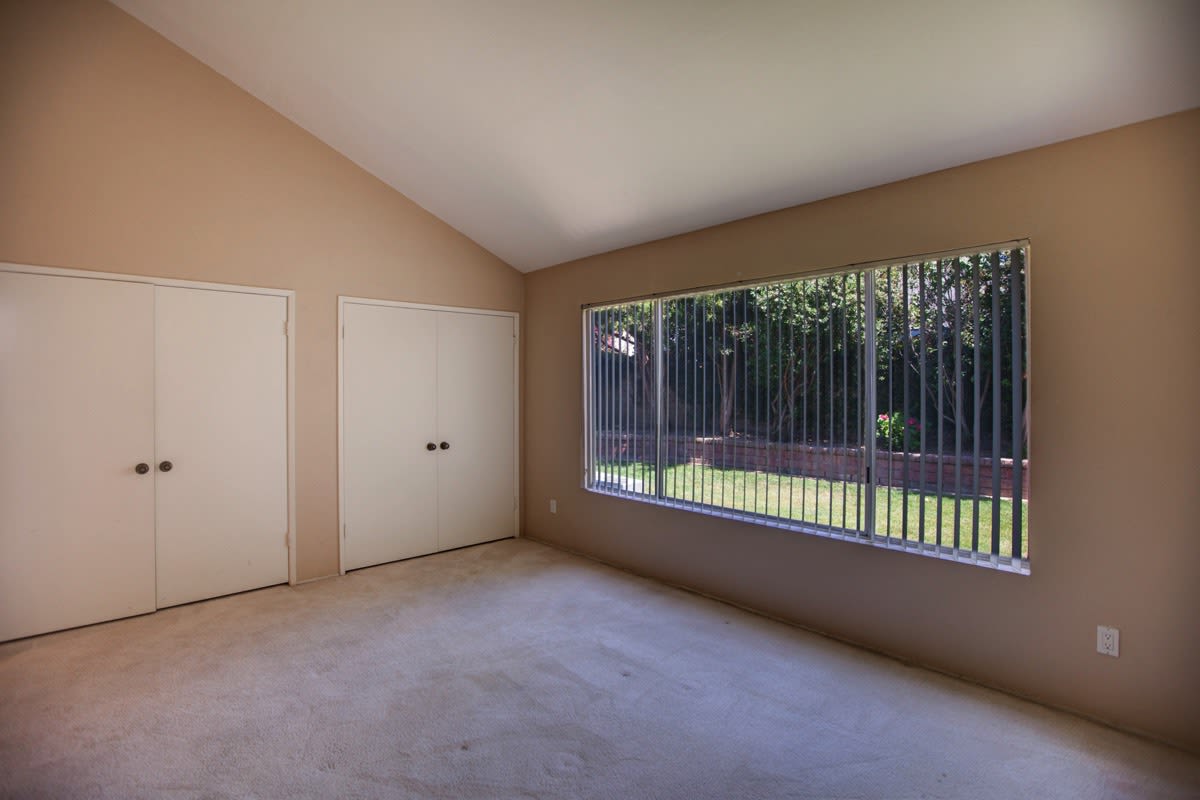 23798 Via Helina Valencia, CA
