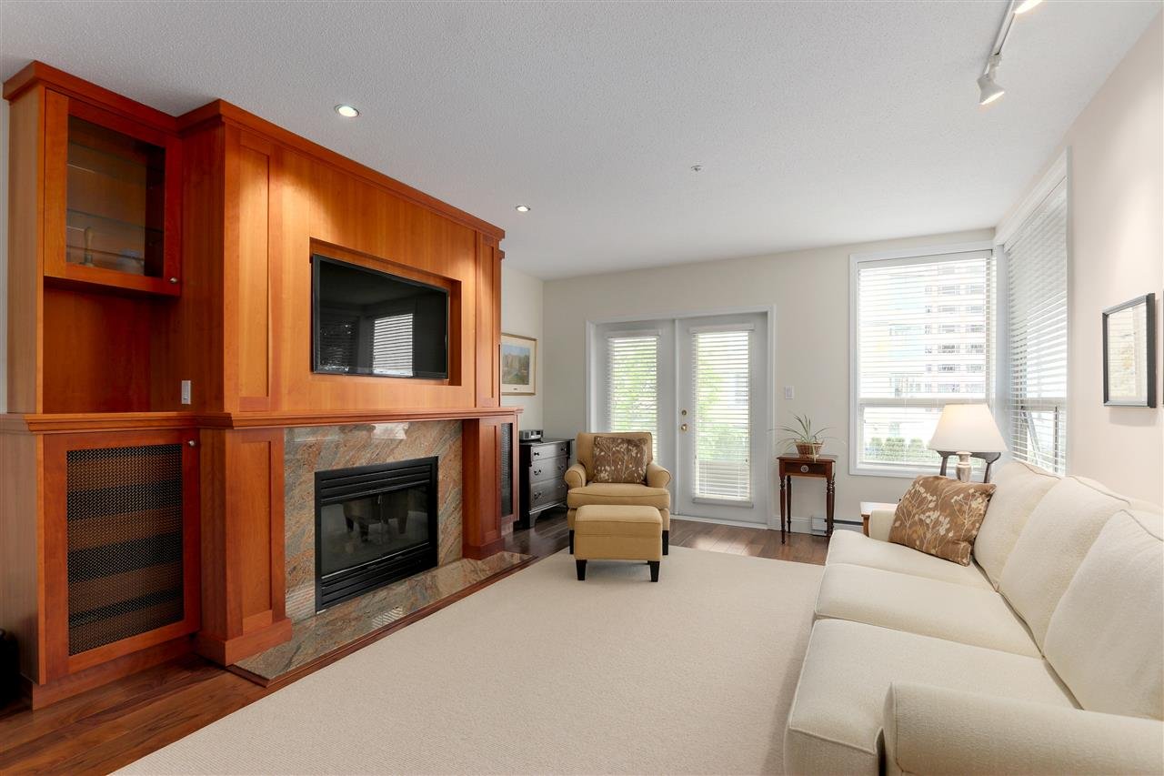 103-2202 Marine Dr