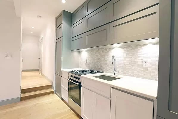 421 West 21st Street Unit: 1L