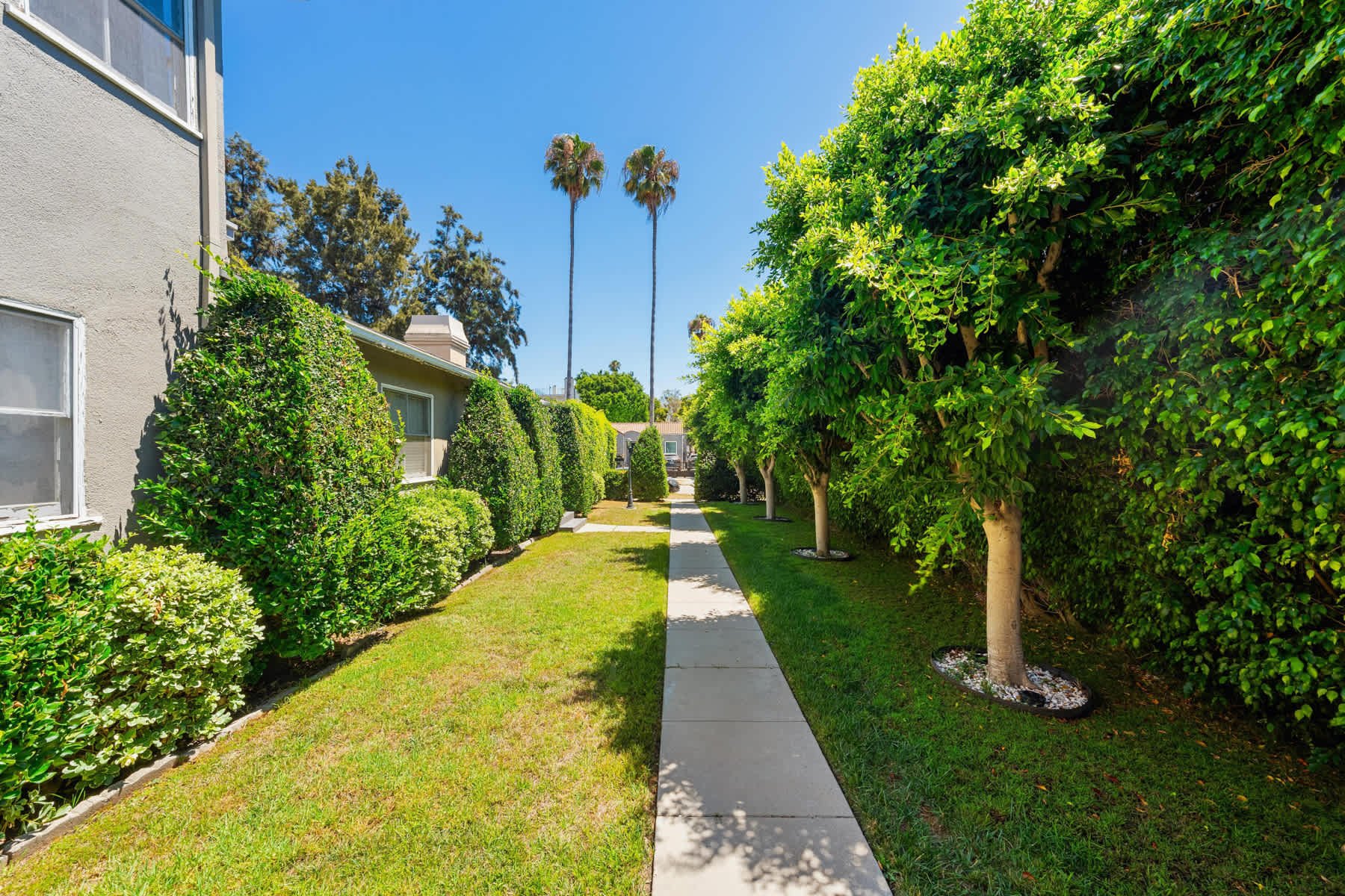 805 N McCadden Pl, Hollywood