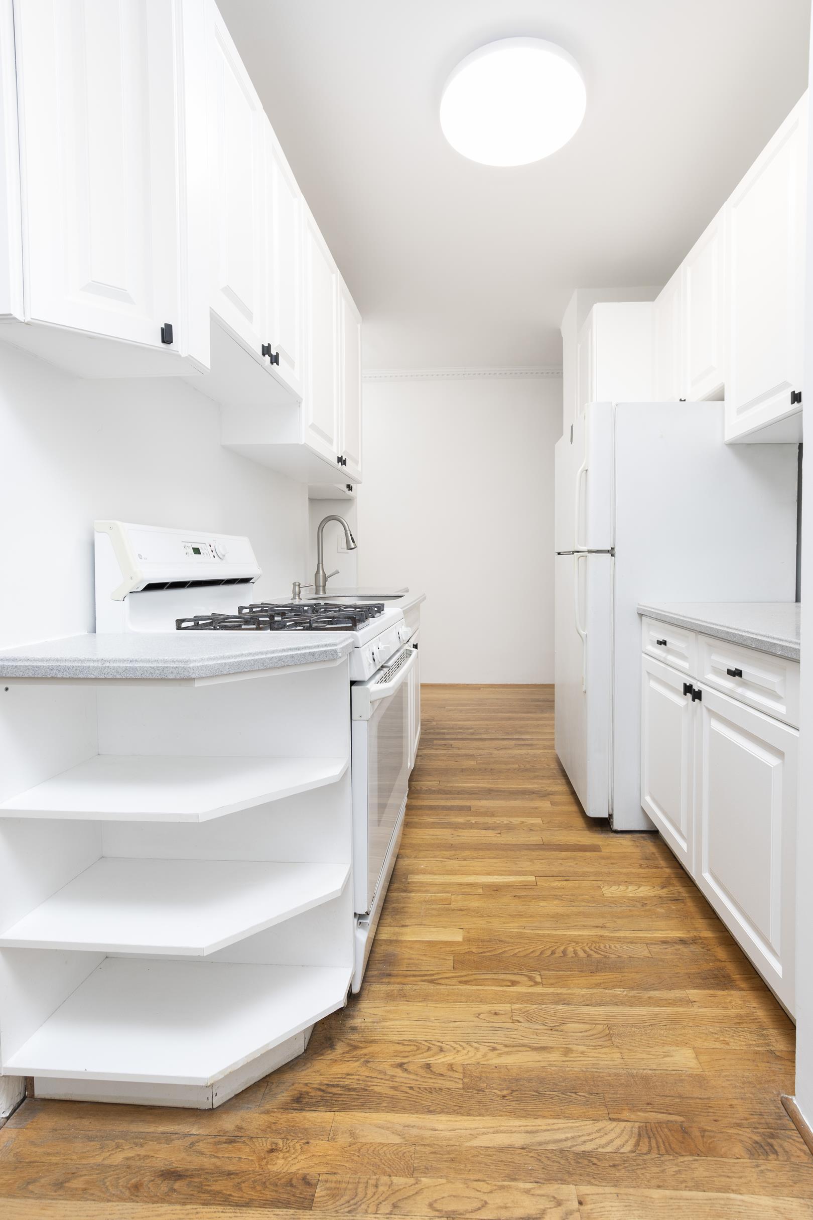 90 La Salle Street, Apt 4-D