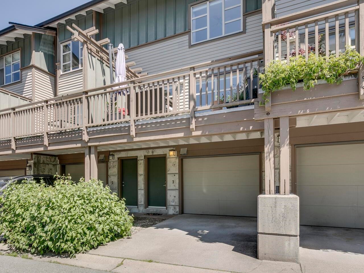 1196 Village Green Wy