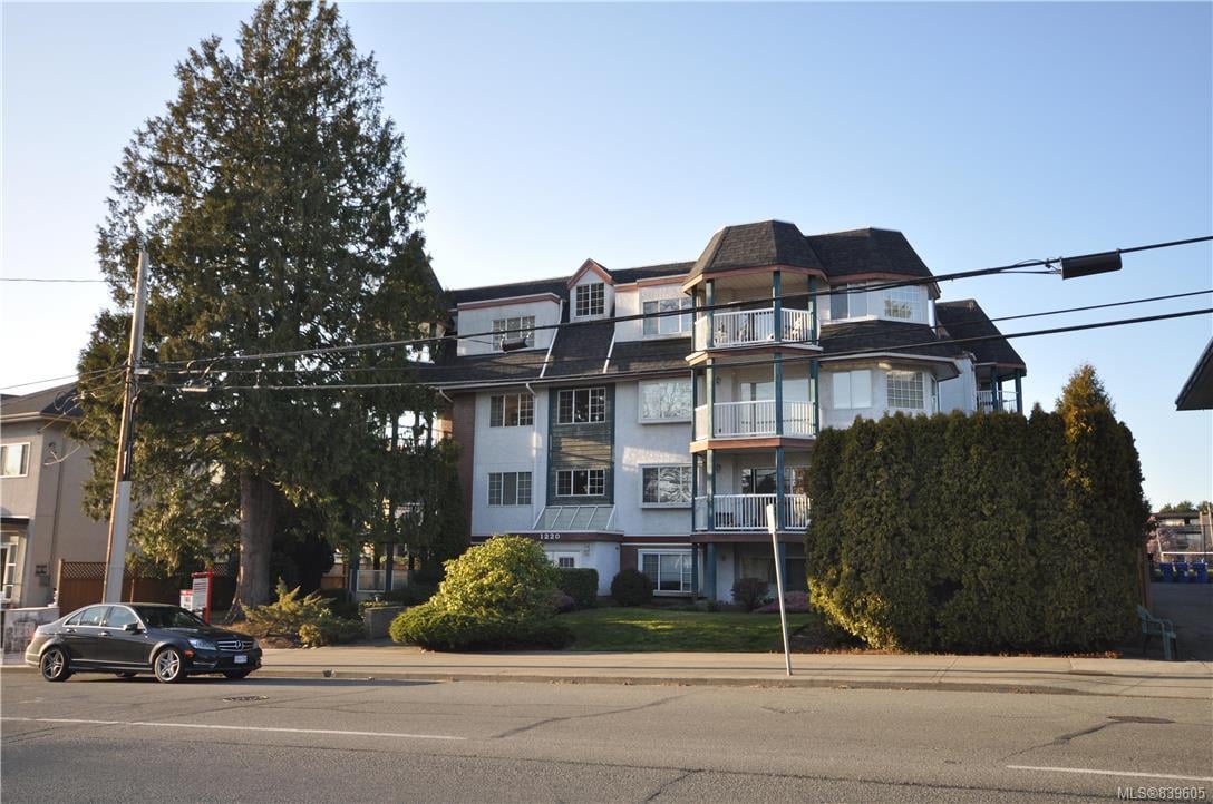 405-1220 Fort St