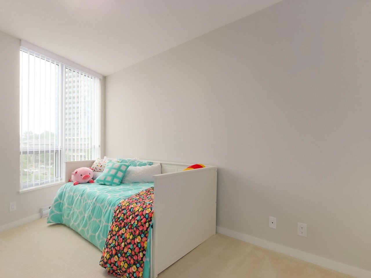 501-3093 Windsor Gate