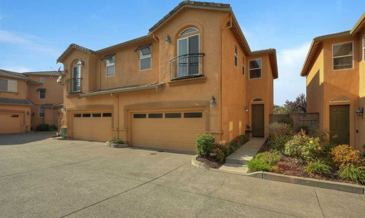 8608 Fountain Blue Court