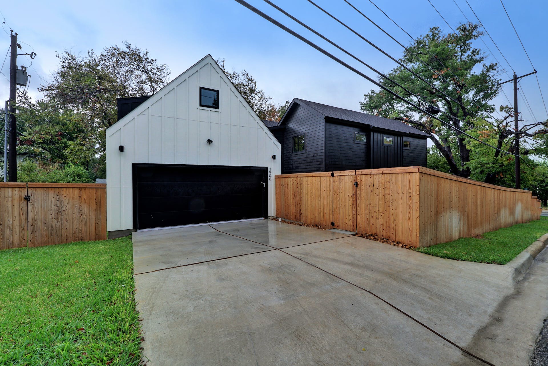 3900 Ridgelea Drive