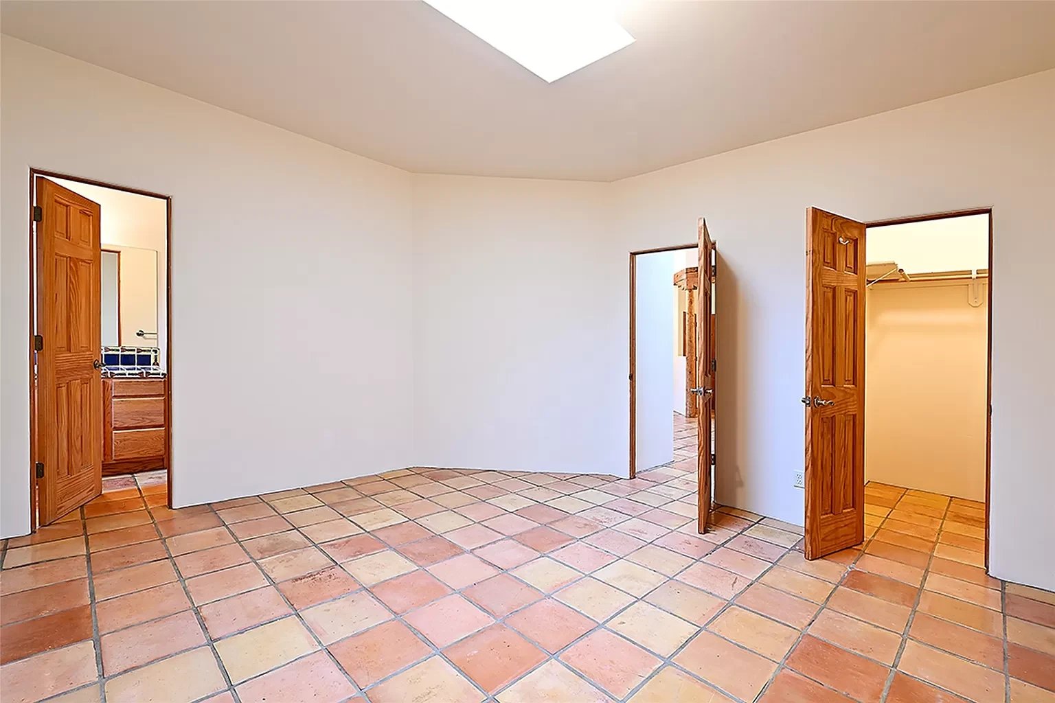 3246 La Paz Ln